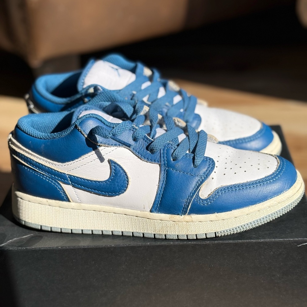 Boys Nike Air Jordan 1 low Size 4.5